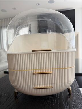 Cream Ribbed Jewelry Organizer with Clear Dome and Gold Accents